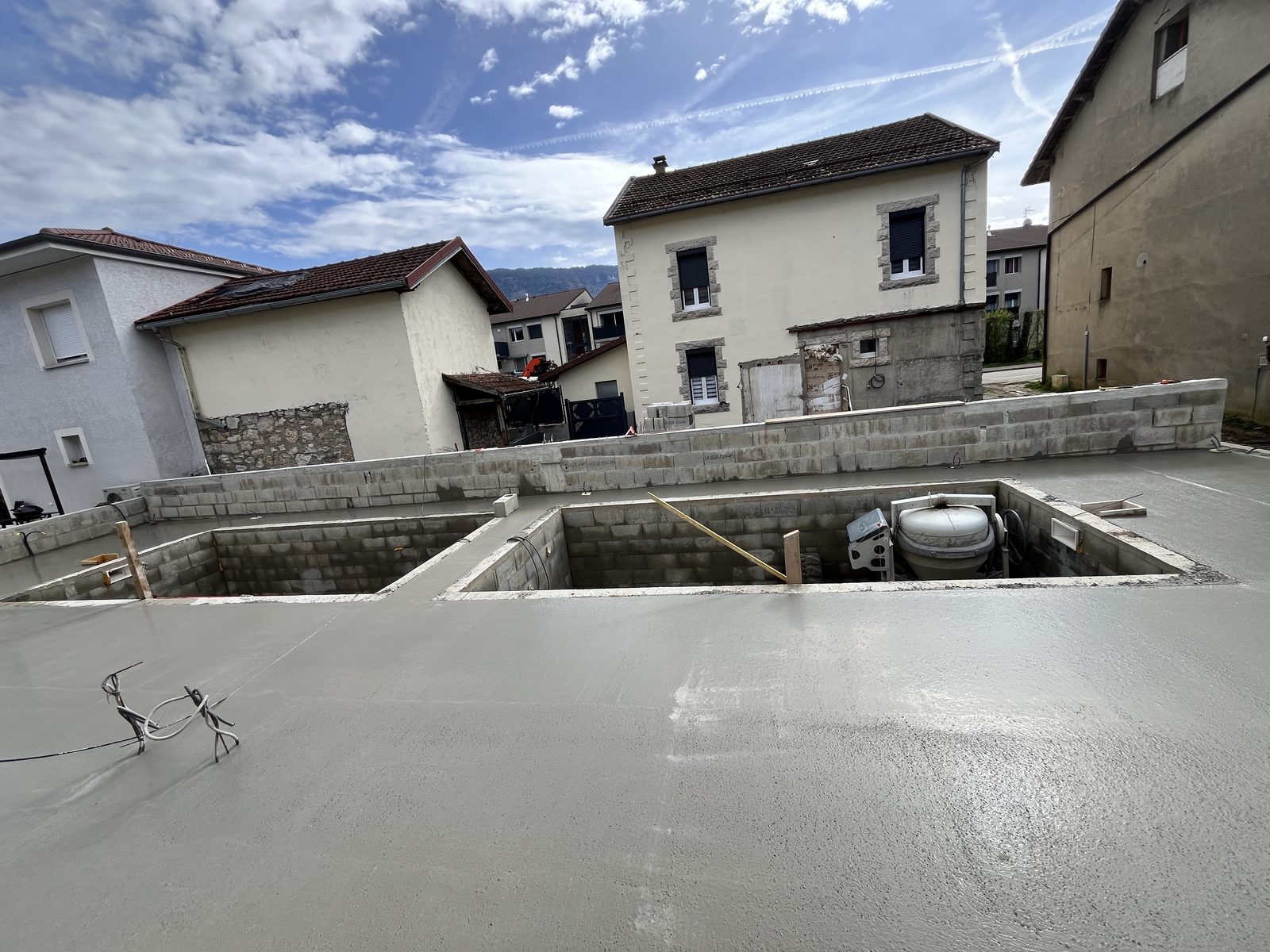 Dalle lissée avec fosses techniques